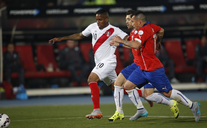 Gareca pierde a Vargas y tiene en duda a Farfán para enfrentar a Chile