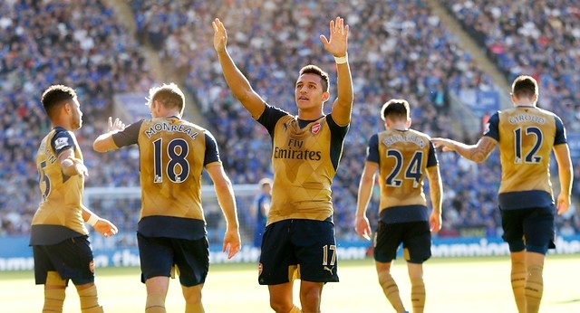 Acabó la sequía de Alexis: Marcó tres goles para los 