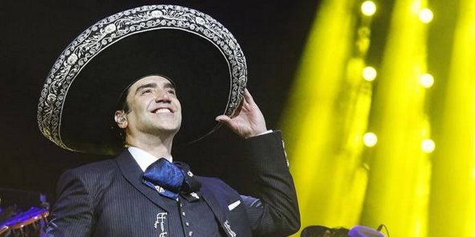 Alejandro Fernández sufrió peligroso accidente automovilístico: Se recupera en casa