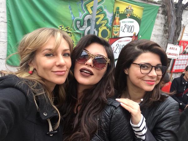 La broma que recibió Janine Leal por prenda que usó en Mujeres Primero