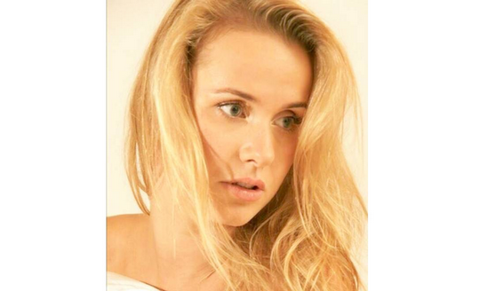 Sensual foto en penumbras de Lola Melnick encantó a sus miles de seguidores