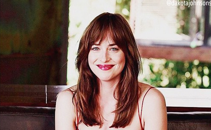 Protagonista de “50 sombras de Grey” cautivó con sensual topless en una revista