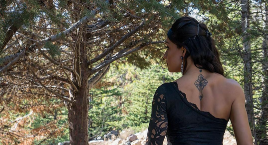 La despampanante profesora brasileña que tiene tonificada a Karen Paola