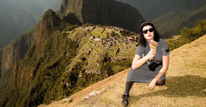 Katy Perry comparte hilarantes videos tras su paso por Machu Picchu