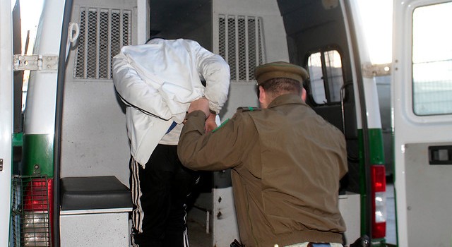 Joven es detenido tras agredir a polola de 17 años con una tijera en Curicó