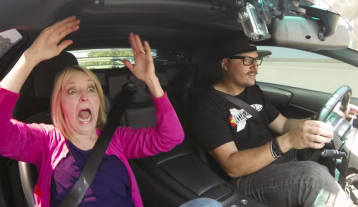 Nuevo viral: Abuelas se suben a un Lamborghini y 