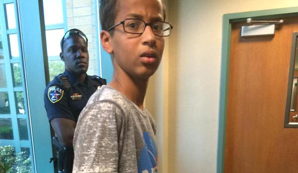 Niño fue expulsado por llevar al colegio un particular reloj: Pensaron que era una bomba