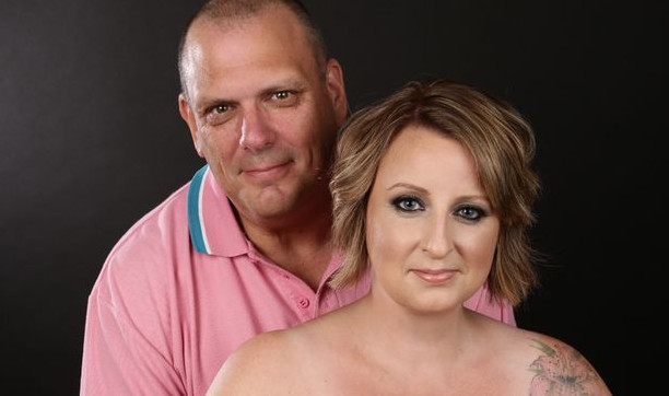 Sobrevivió al cáncer y se fotografió en topless para mostrar sus cicatrices