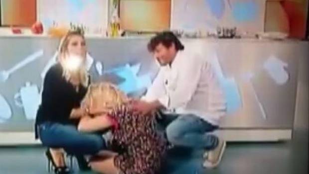 Actriz italiana se fracturó en pantalla al intentar hacer elástica pirueta