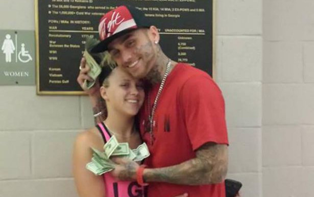 Pareja de ladrones fue pillada por torpe razón: Presumían el botín en Facebook