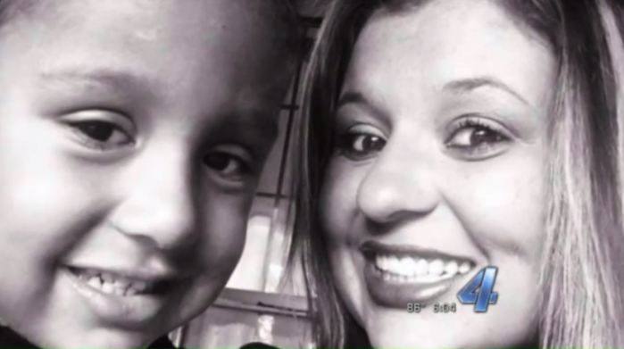 Profesora prohíbe a sus alumnos a escribir con la izquierda por ser 