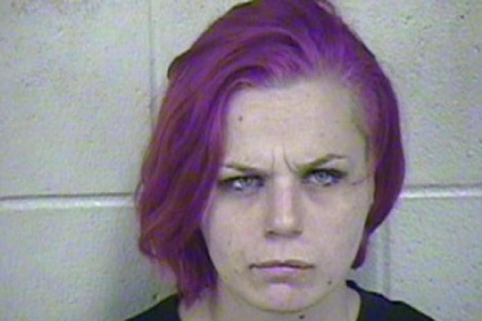 Mujer fue arrestada por dejar a sus hijos viviendo en una cueva en Estados Unidos