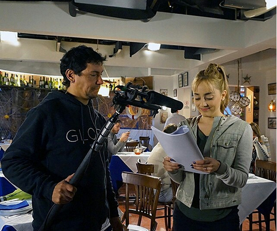 Los cambios de look de la guapa actriz que interpreta a Bárbara en Papá a la deriva