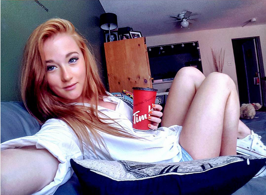 Vesta Lugg fue sorprendida besando a galán brasileño