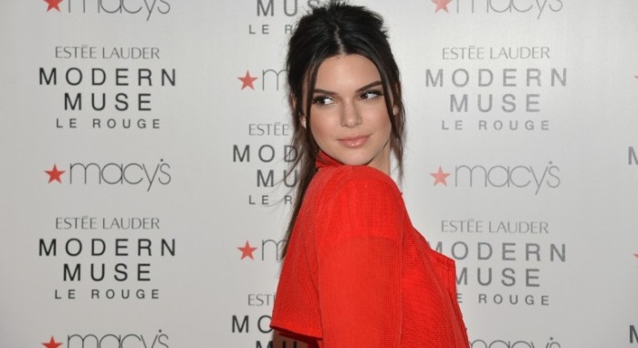 La afección cutánea que casi destruyó la autoestima de Kendall Jenner