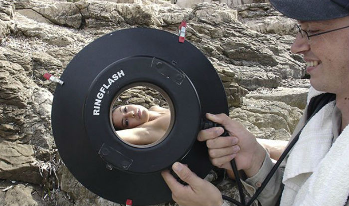 Fotógrafo filtra imágenes de lo que no se ve en las sesiones hot de Playboy