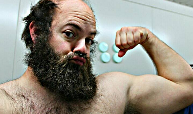 Rudo y musculoso ex soldado transgénero hoy luce como una guapa modelo