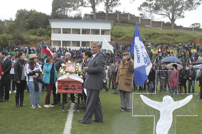 ¡En la cancha! La emotiva despedida de ídolo de Naval fallecido 