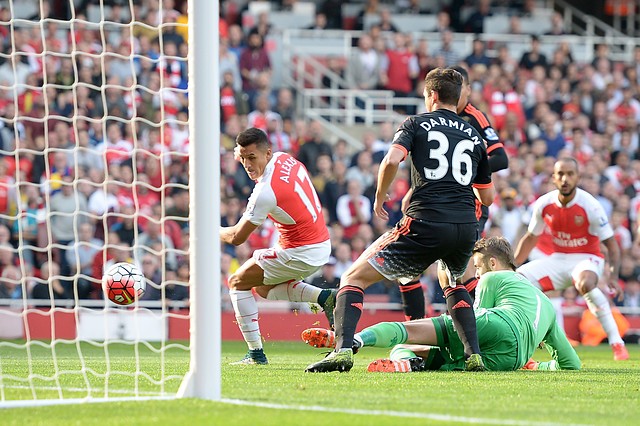 Con dos golazos de Alexis el Arsenal se impuso ante el Manchester United