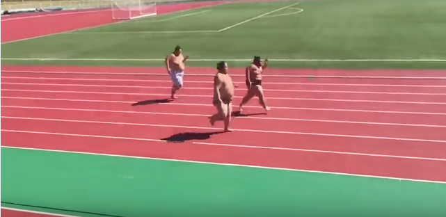 La cómica carrera de tres luchadores de sumo que es furor en Youtube