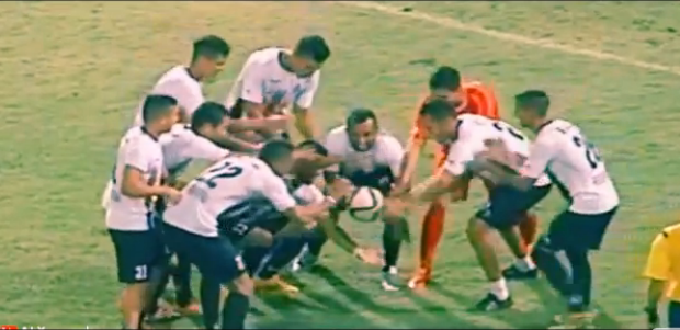 La mágica celebración que impacta al fútbol: Jugador hizo levitar el balón