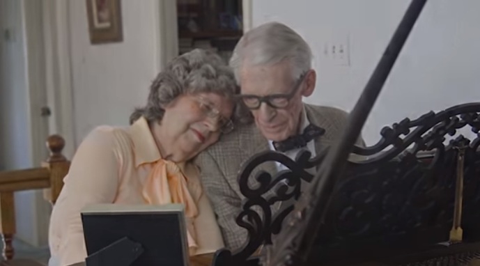 Nieto realiza un emotivo video de sus abuelos inspirado en la película 