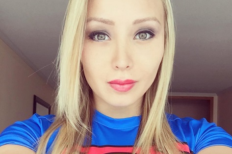 La “despechugada” y sexy arenga de Daniella Chávez a la selección chilena