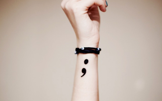 Punto y coma: La verdad tras el popular tatuaje que cambió la vida de miles