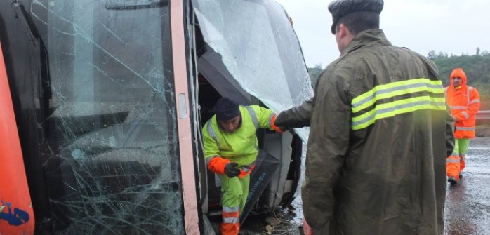 Bus volcó con grupo de niñas scouts de Ñuñoa en cuesta en la Región de Valparaíso