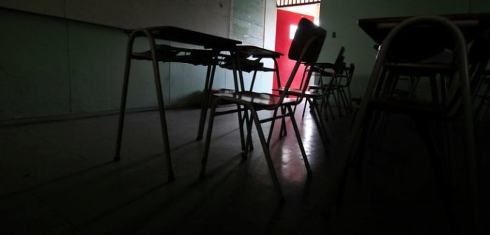 Padres fueron descubiertos teniendo sexo oral en un aula de escuela argentina