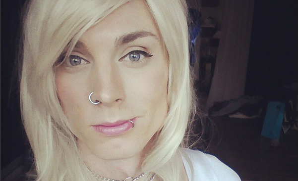 Transexual desafía las redes sociales mostrando sus pechos en Instagram y Facebook