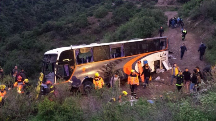 Identifican a las 4 víctimas fatales que dejó colisión entre auto y bus en Machalí