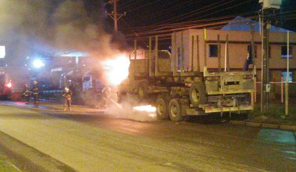 Encapuchados quemaron camión y efectuaron disparos en el radio urbano de Temuco