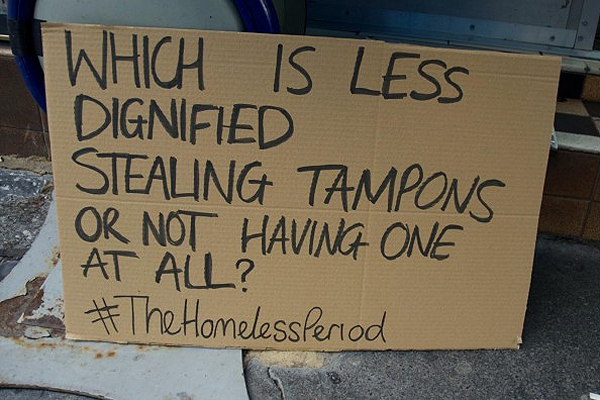 Australianas reúnen más de $1 millón para cubrir multa de mujer: robó un tampón