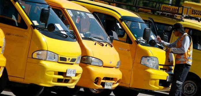 Container cayó sobre furgón escolar en Concepción