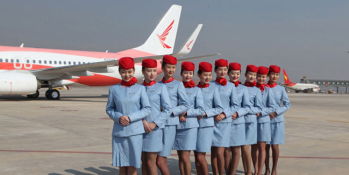¿Humillante? El polémico ritual de iniciación de azafatas de aerolínea china