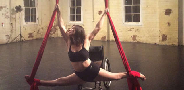 Mujer paralizada de la cintura a los pies cumplió su sueño: Nunca se rindió