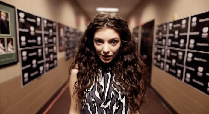 La cantante Lorde asombró a sus fans con cambio de look en evento de moda