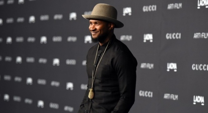 El cantante Usher le regaló a sus fans una sexy selfie mostrando su 
