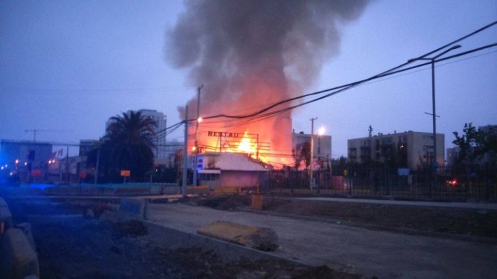 Incendio consume local de comida china en La Florida