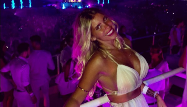 Coté López y su marido celebraron con ídolo del fútbol nacional el año nuevo en Dubai