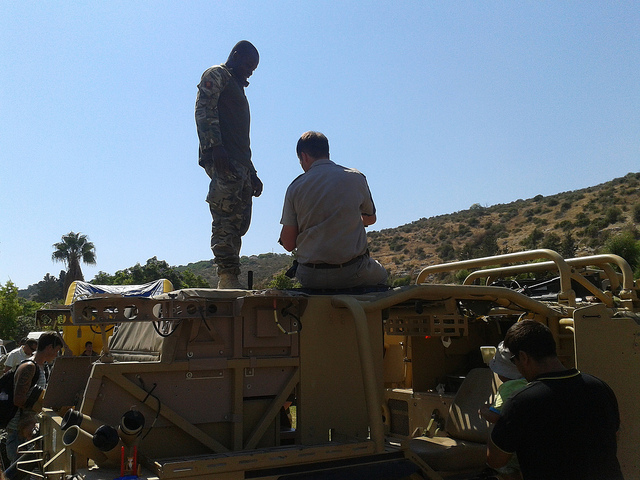 Broma de soldado puso en alerta a base militar de EEUU: se disfrazó de terrorista suicida