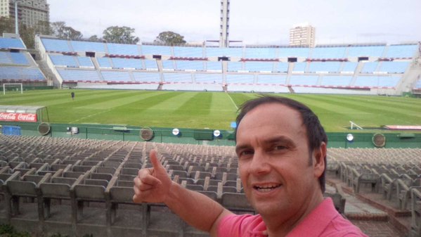 Periodista de Mega es humillado en redes por sus descargos en pleno partido