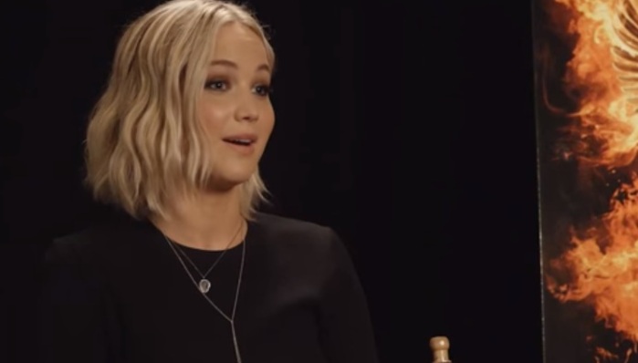 Jennifer Lawrence jugó pesada broma a presentadores de canal de Youtube