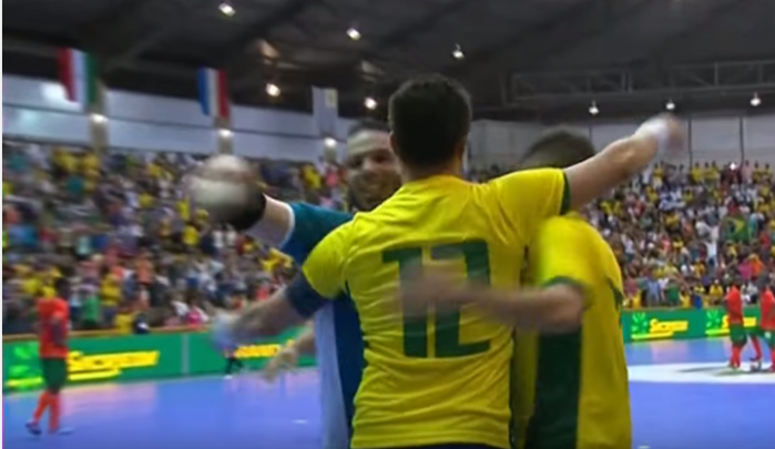 ¿Cómo lo hizo? Golazo de figura del fútbol sala es furor en el mundo