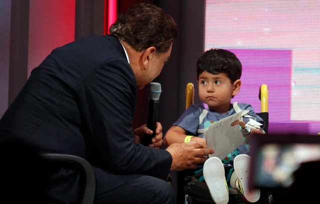 Patito, el niño que cautivó al público de la Teletón con su ejemplo de superación