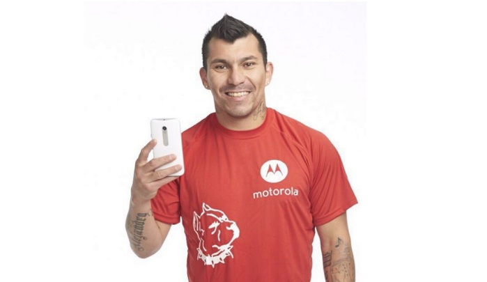 Gary Medel saca aplausos con su solidario aporte para remate de la Teletón