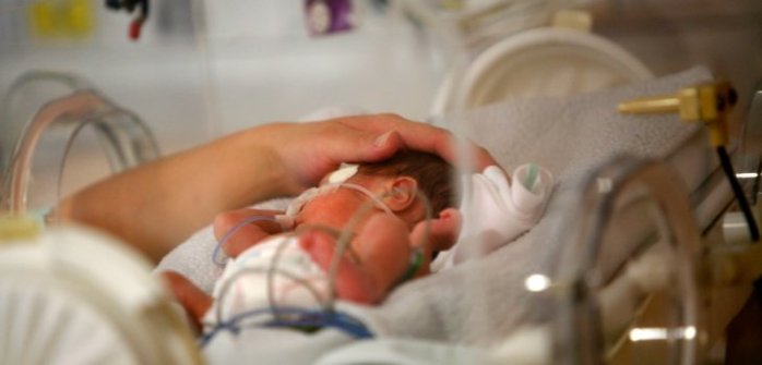 Recién nacida es retenida en hospital debido a que su madre consume marihuana