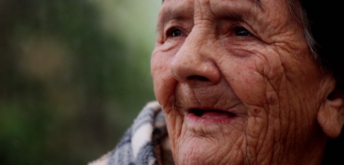La emotiva donación de los abuelitos de Fundación Las Rosas en la Teletón
