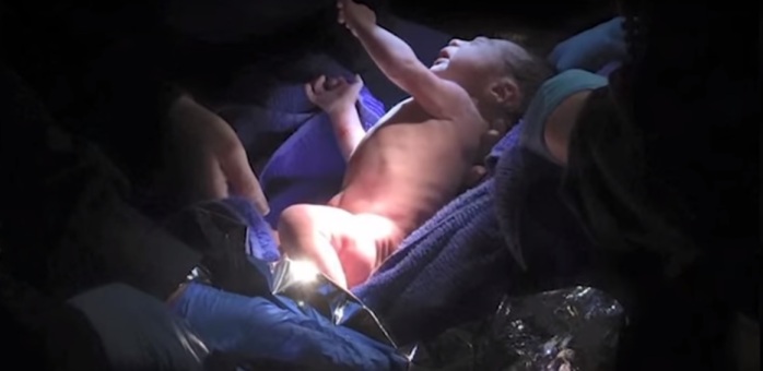 El crudo hallazgo de guardia en el pesebre de una iglesia: Había un bebé recién nacido